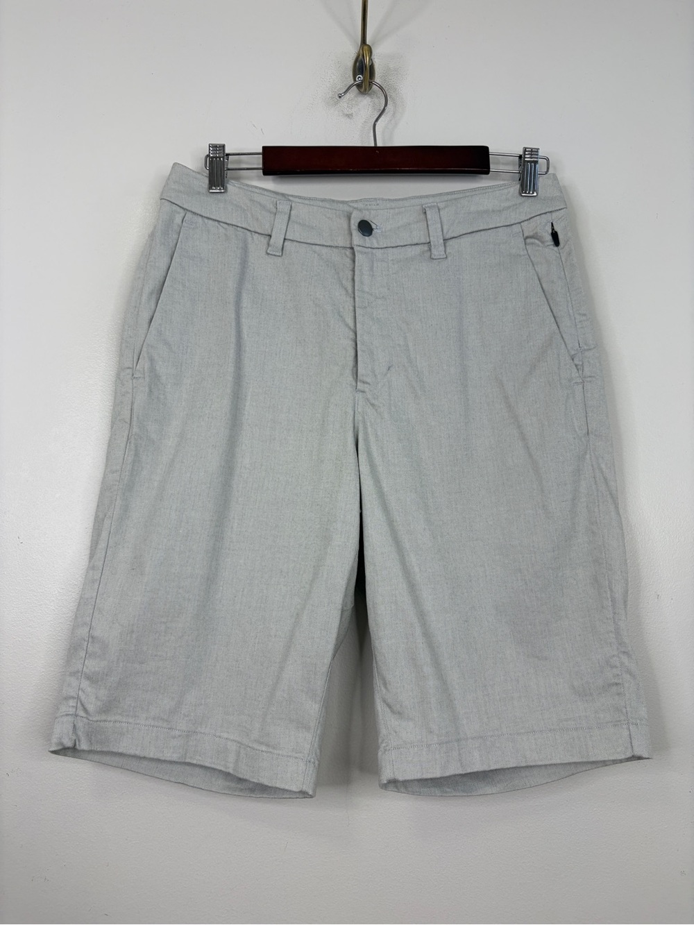 Lululemon Commission Shorts Mens 30 x 11 Light Gray Qwick Oxford Relaxed Golf
